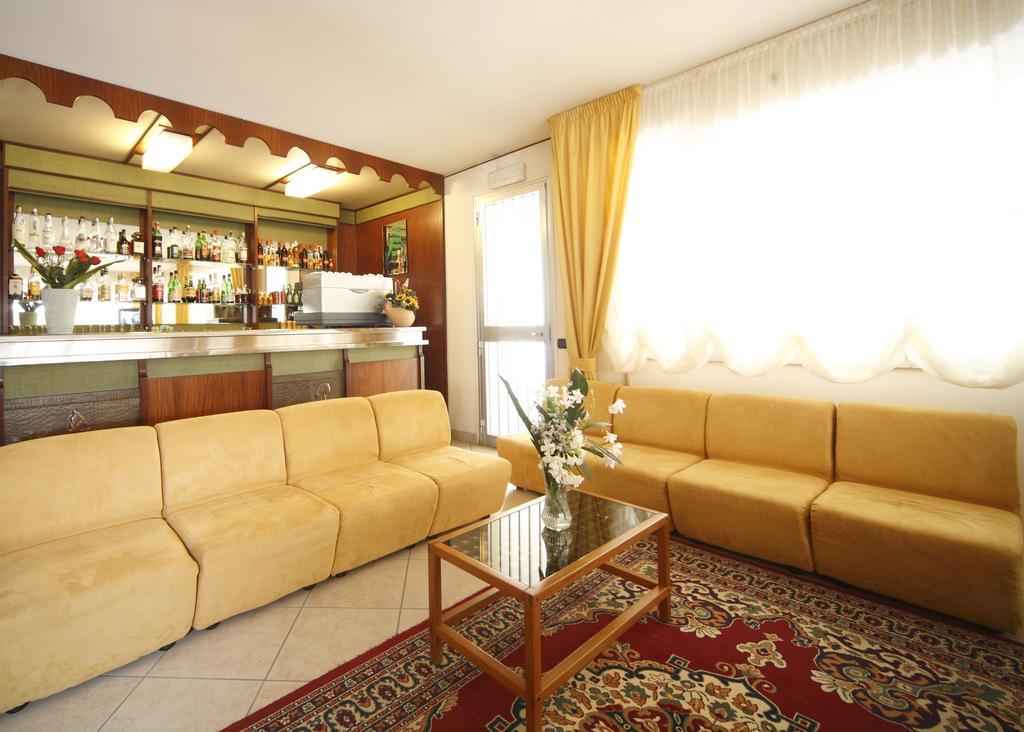 Hotel Devon Rooms & Breakfast Cesenatico Exterior photo