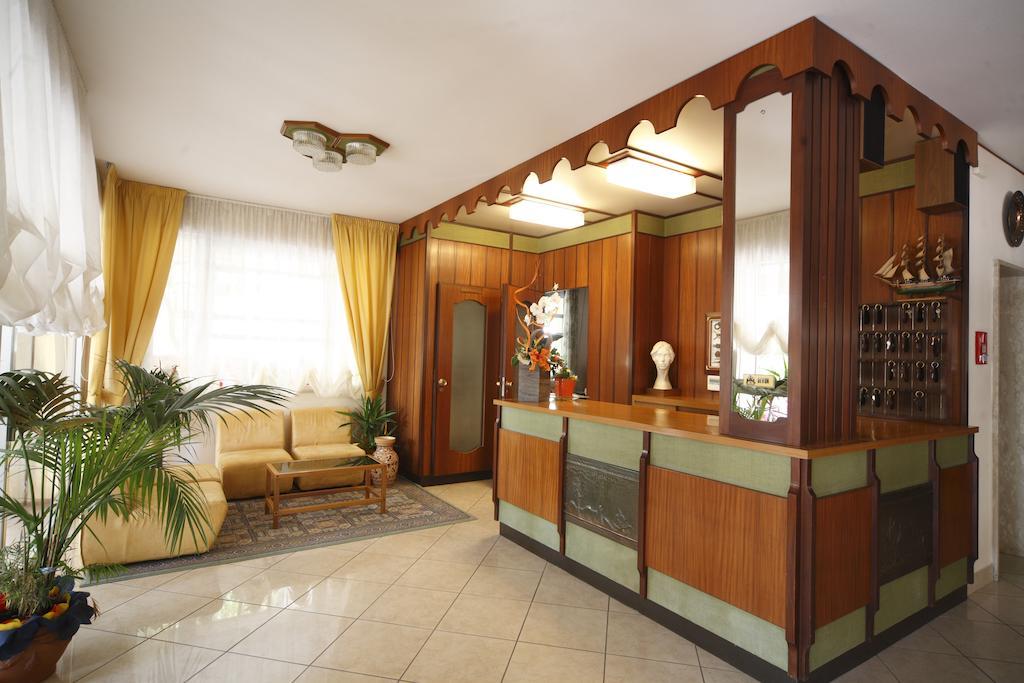 Hotel Devon Rooms & Breakfast Cesenatico Exterior photo
