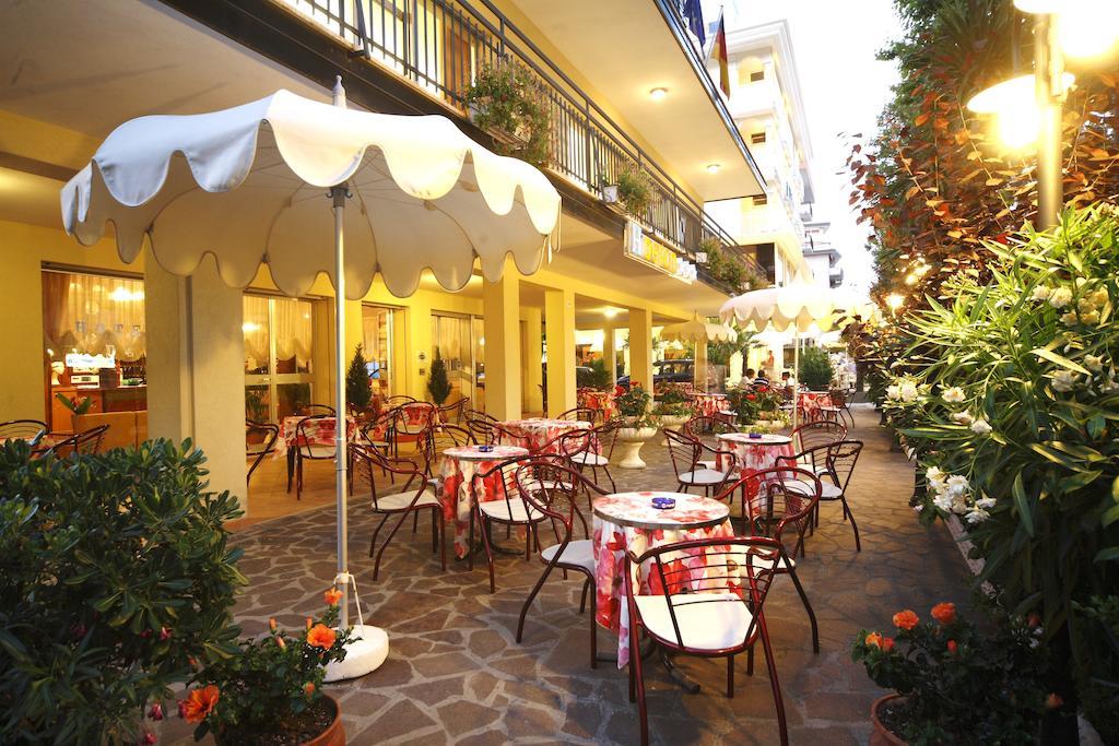 Hotel Devon Rooms & Breakfast Cesenatico Exterior photo