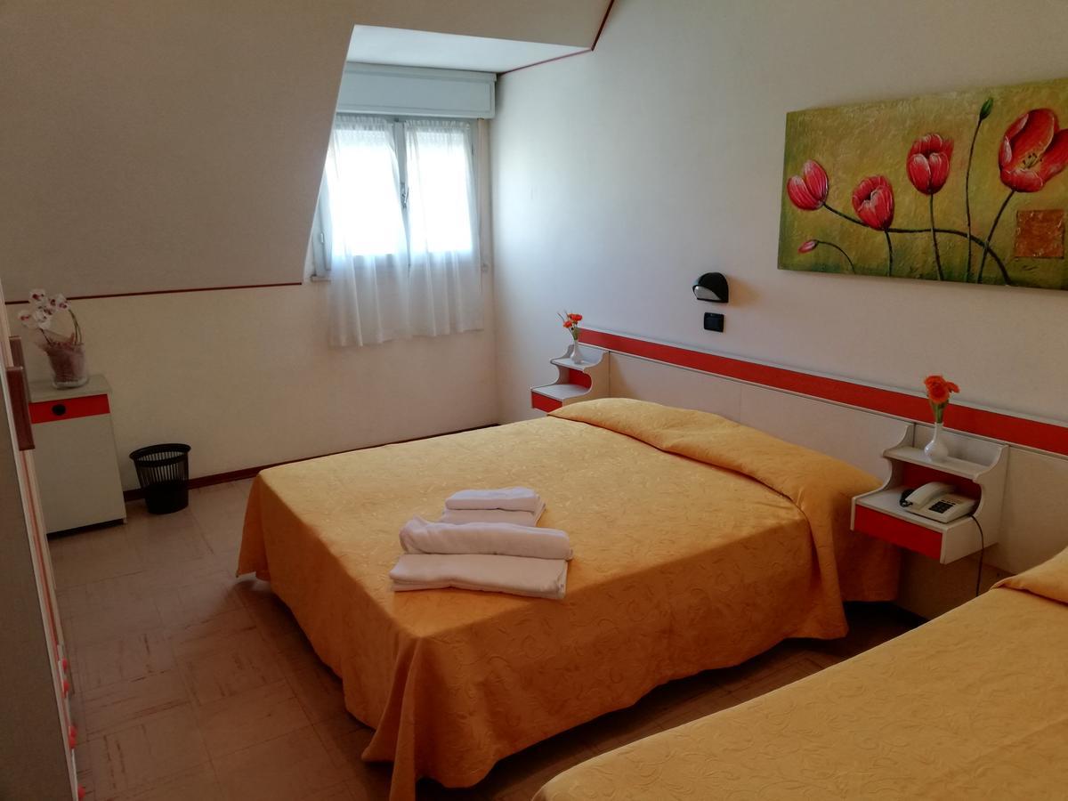 Hotel Devon Rooms & Breakfast Cesenatico Exterior photo