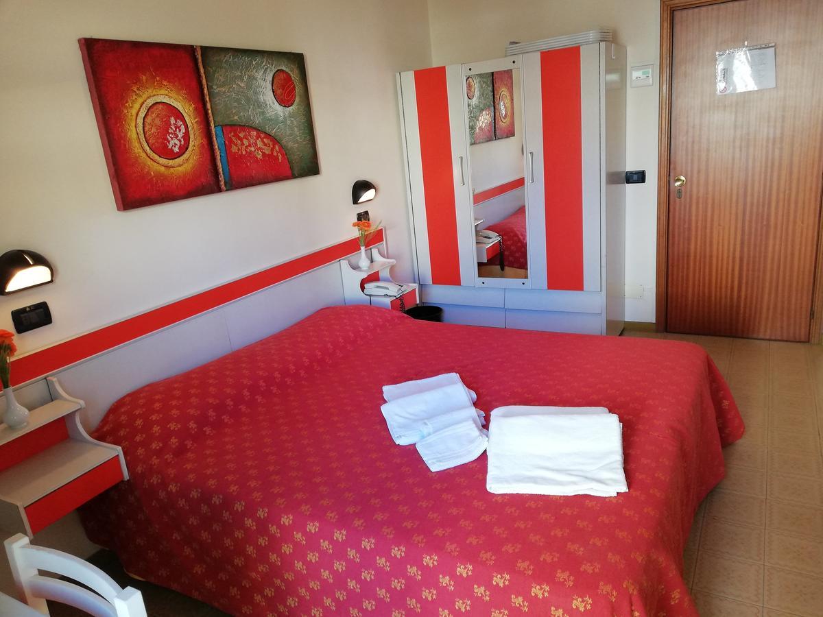 Hotel Devon Rooms & Breakfast Cesenatico Exterior photo