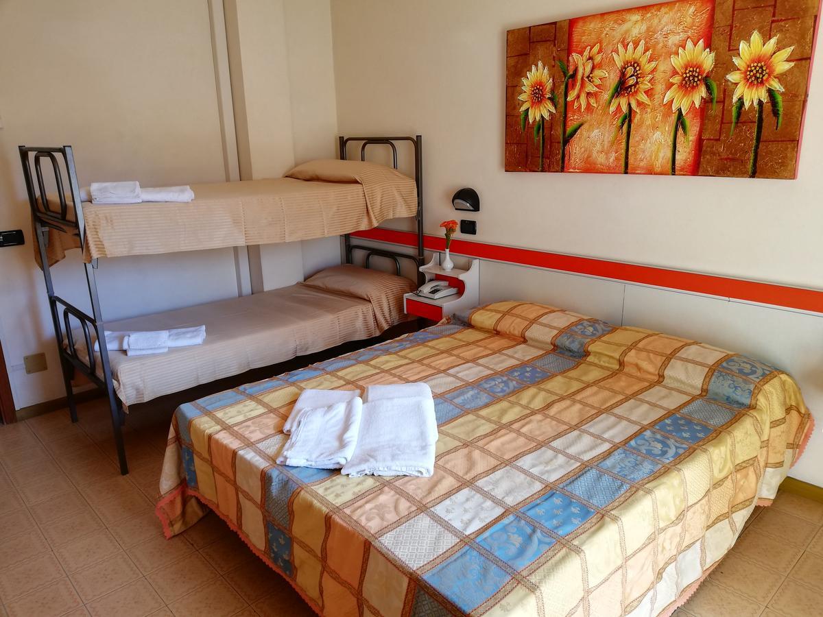 Hotel Devon Rooms & Breakfast Cesenatico Exterior photo