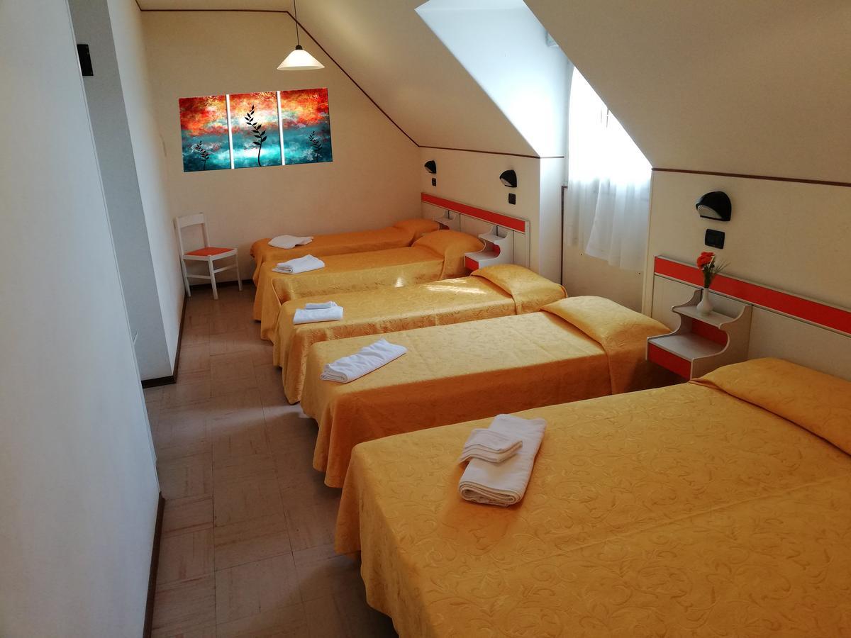 Hotel Devon Rooms & Breakfast Cesenatico Exterior photo