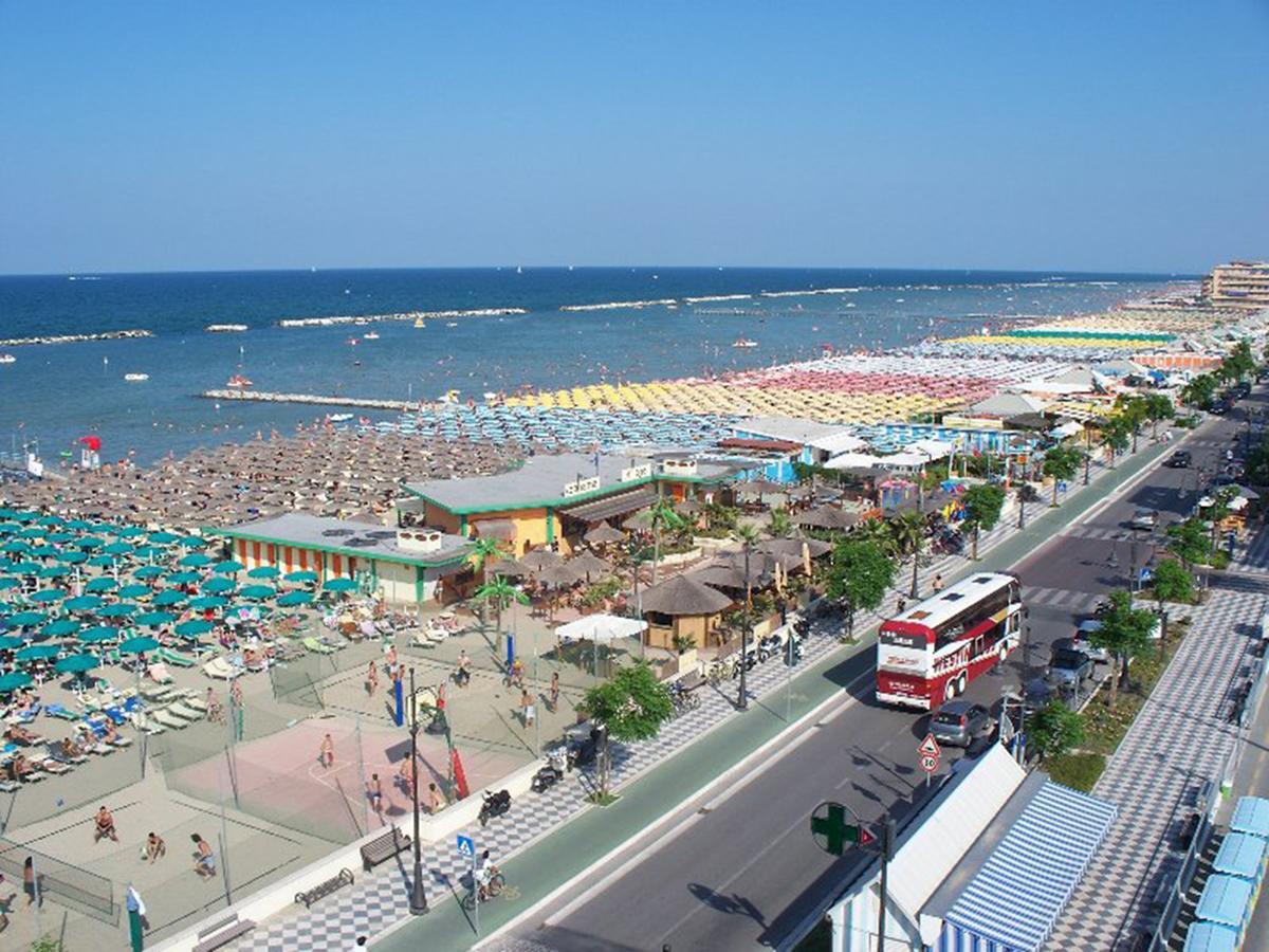Hotel Devon Rooms & Breakfast Cesenatico Exterior photo